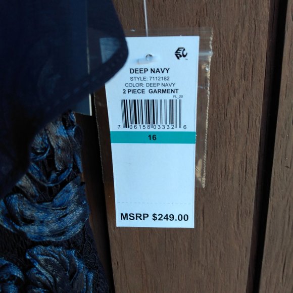 🌟SLNY || Sweetheart Neck Soutache Lace Gown - Picture 9 of 16